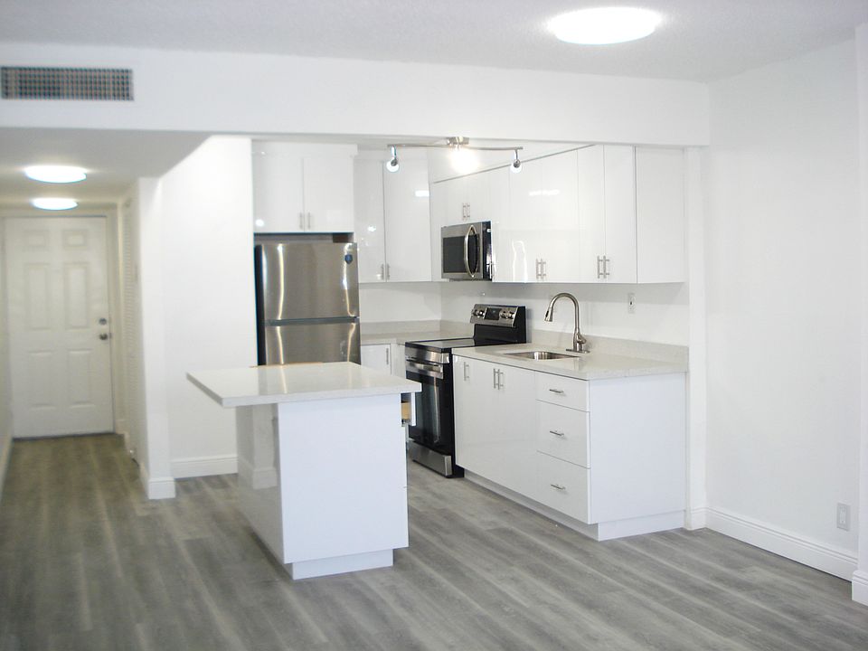 1st image of 2903 NE 163rd St APT 204