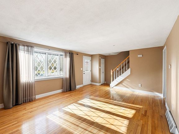 4th image of 33 Adams Dr #33