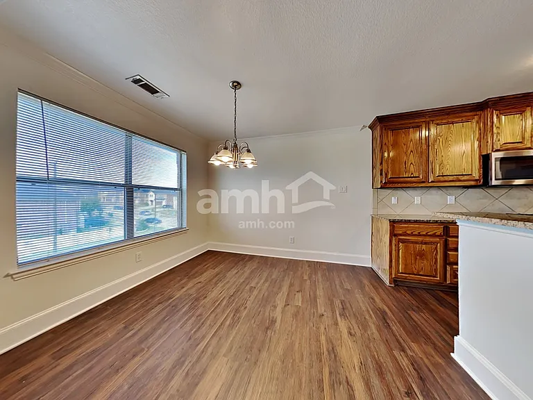 1831 Leann Ln — Photo 5