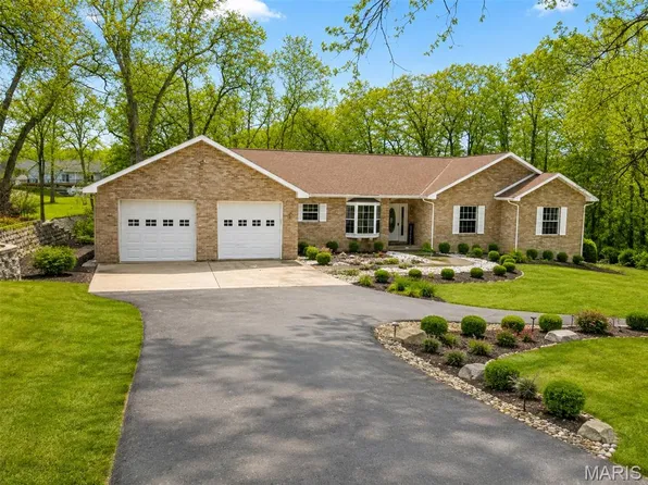 7 Denzel Dr, Greenville, IL 62246