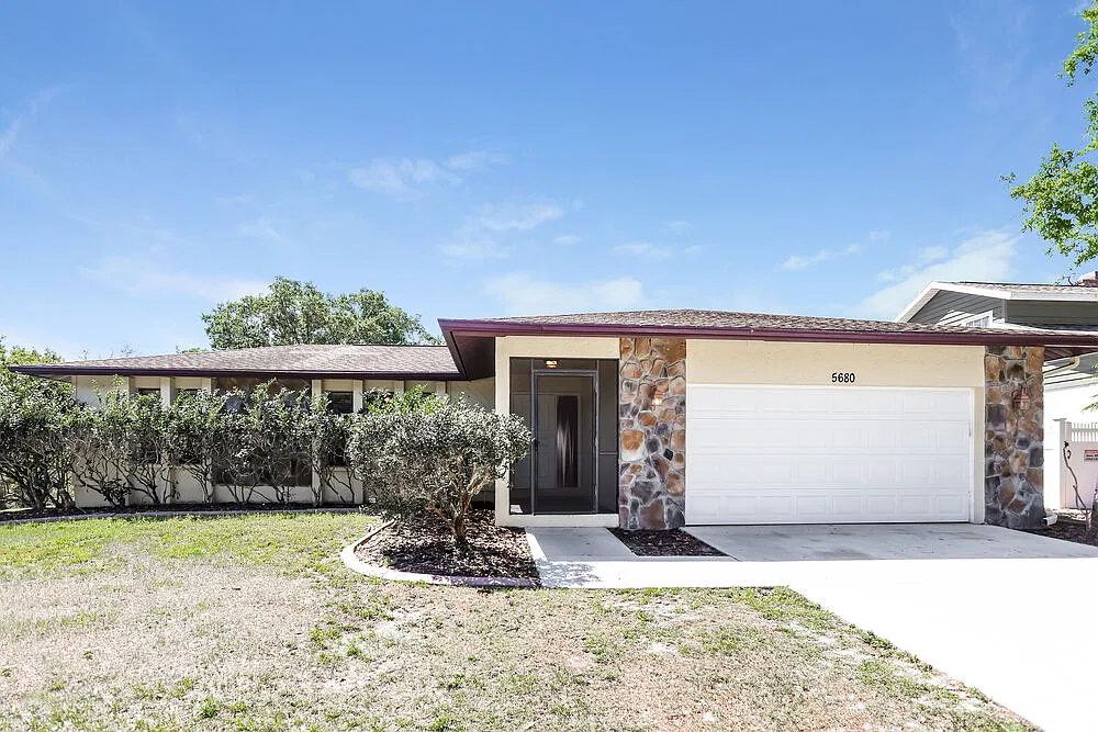 3 bed, 2.0 bath, 1609 sqft, $2,535 — Photo 1