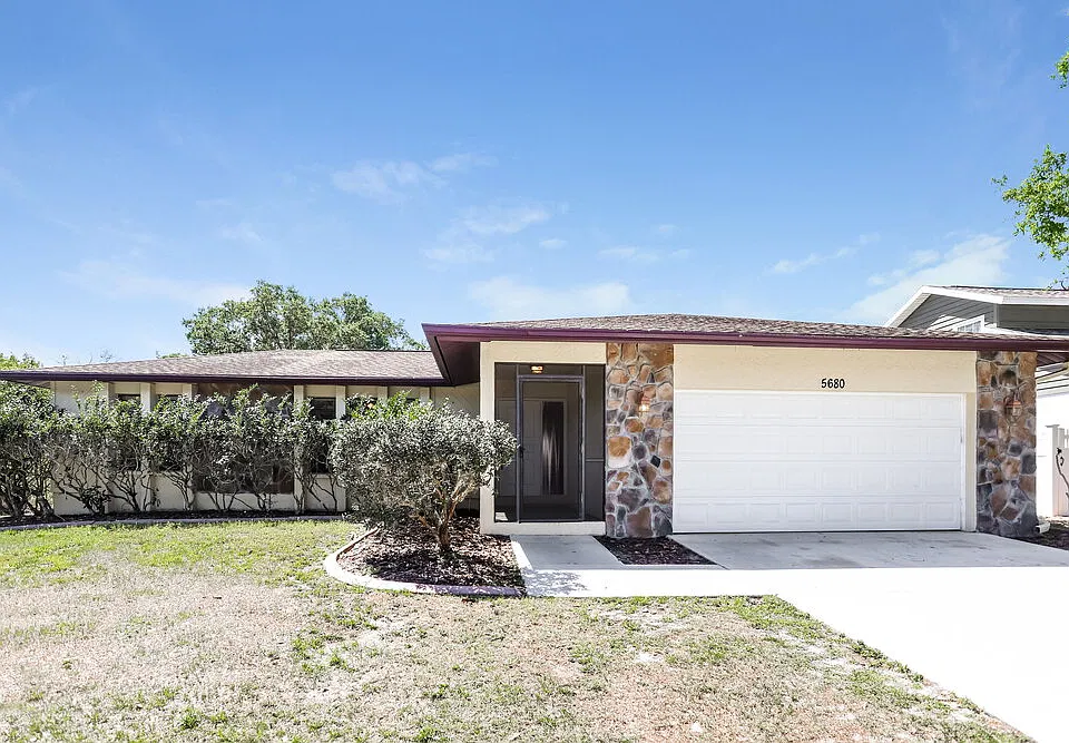 5680 Colonial Oaks Blvd