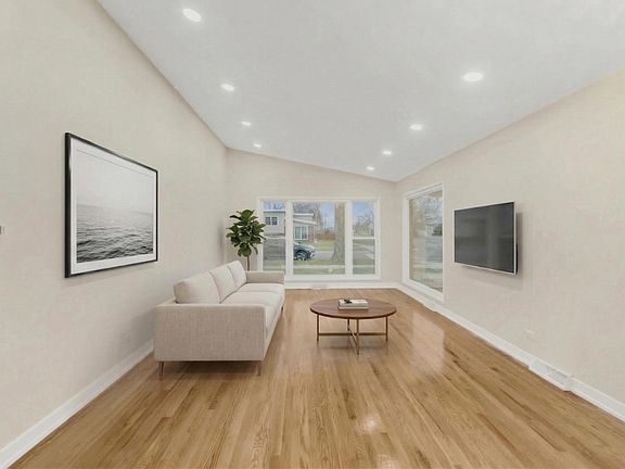 4th image of 15401 Ellis Ave