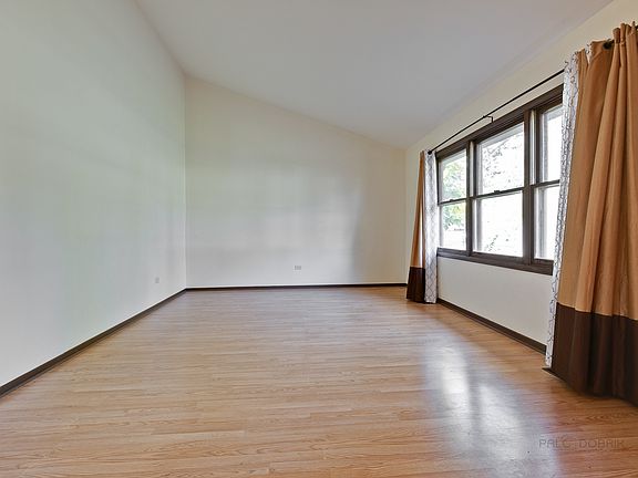 5th image of 465 Maplewood Dr