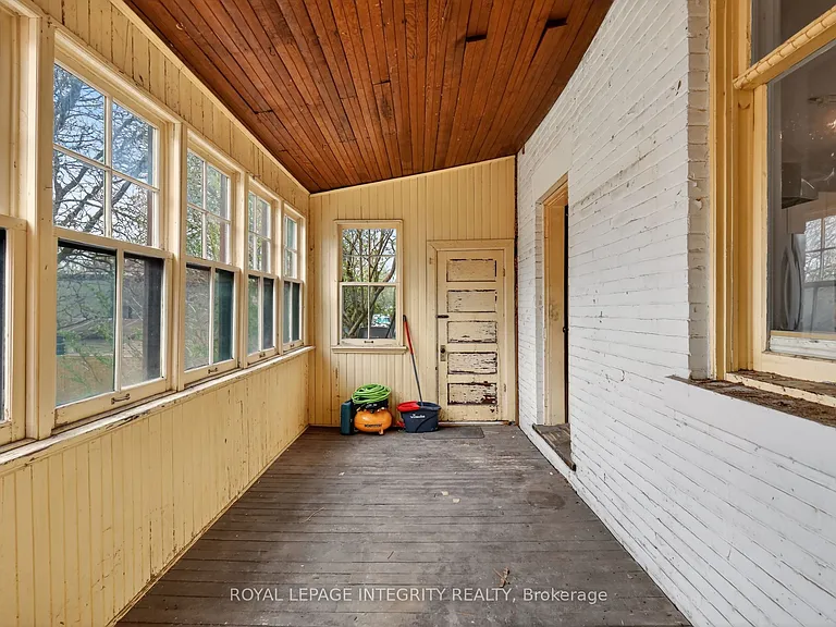 56 Grosvenor Ave — Photo 19