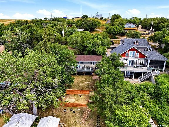 2nd image of 61 Pelican DRIVE