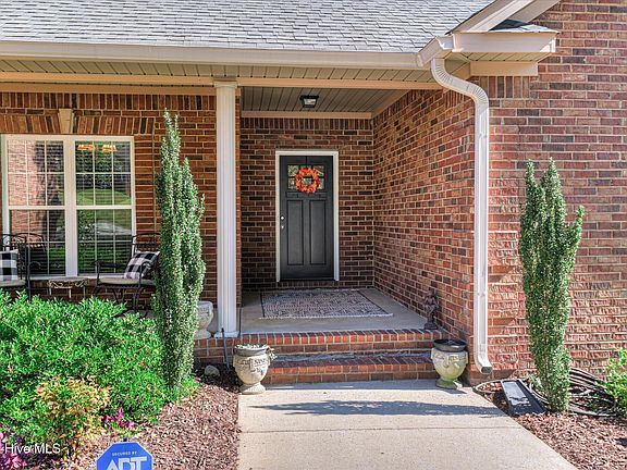 3rd image of 803 Leslie Court