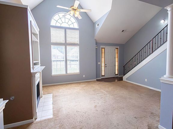 4th image of 8524 Shady Elm Dr