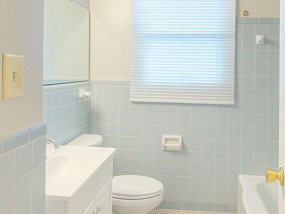 5th image of 1522 Dunbar St
