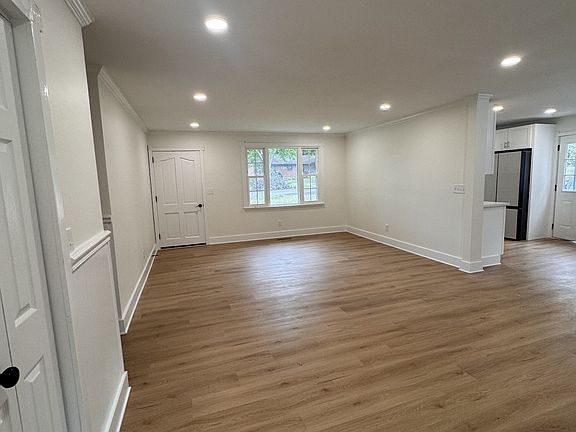 3rd image of 125 Campbell Pl