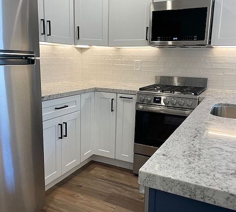 4th image of 2242 N Fairview St #102