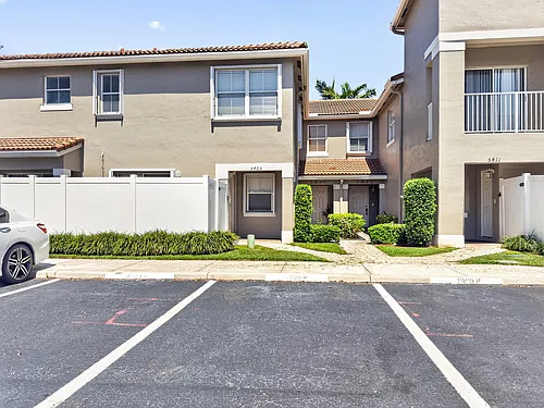 5405 SW 125th Ter Photo 1