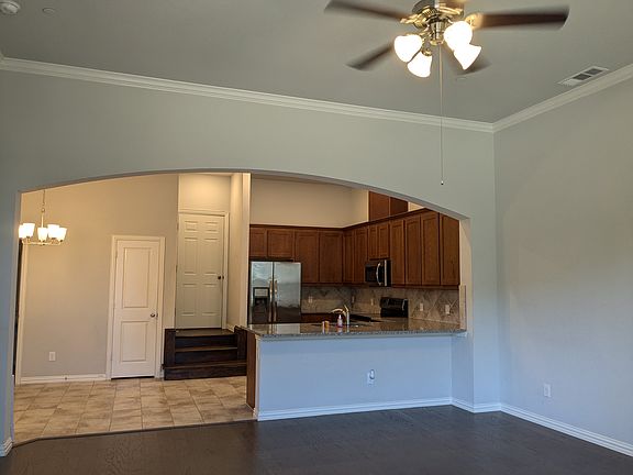 3rd image of 2571 Sarah Ln