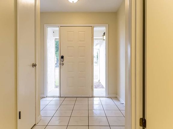3rd image of 488 Autumn Oaks Pl