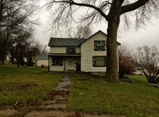 104 E 2nd St, Lake Park, IA 51347