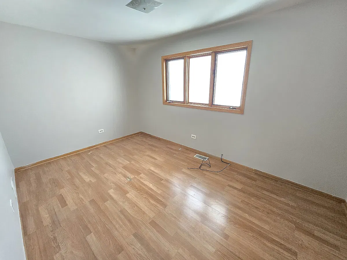 3 bed, 1.5 bath, 1200 sqft, $1,700 — Photo 3