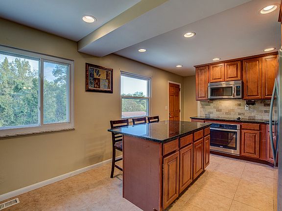 5th image of 4214 Copperfield Ln