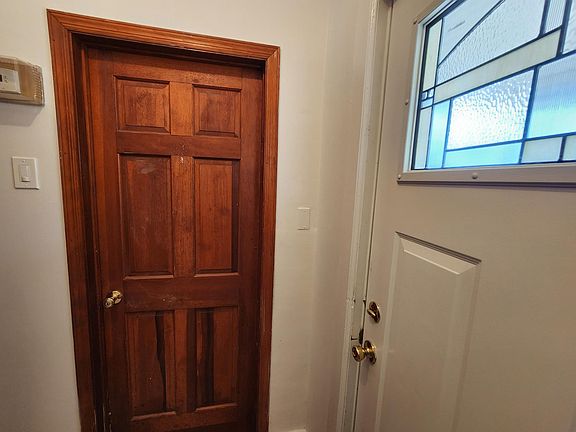 3rd image of 726 Quincy Ave