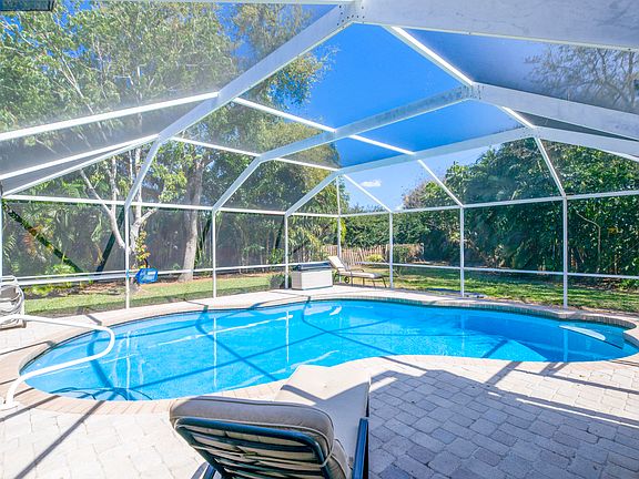 2nd image of 104 SW Sebring Circle