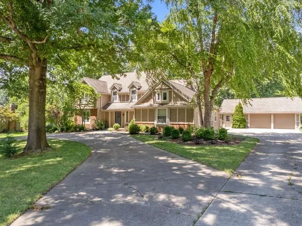15916 Riggs Rd, Stilwell, KS 66085