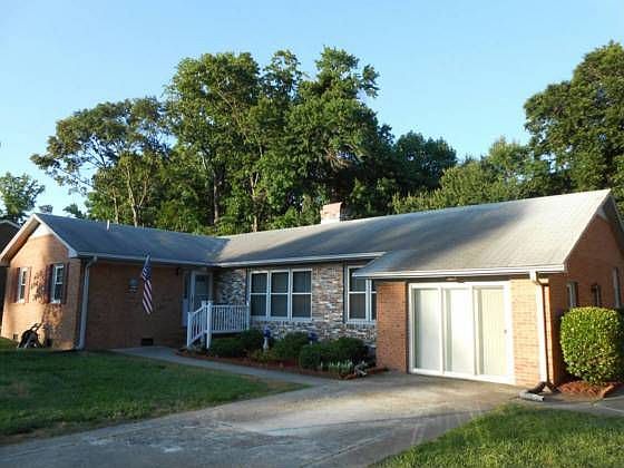 2nd image of 1209 Parker Dr