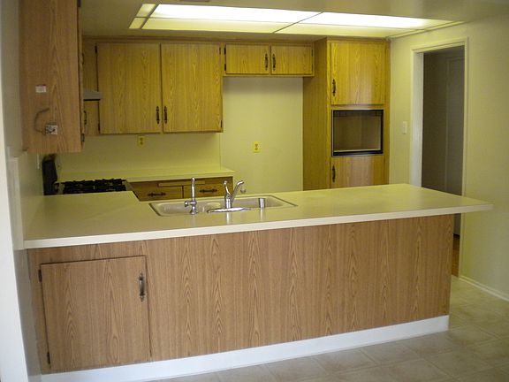 3rd image of 15812 S Saint Andrews Pl
