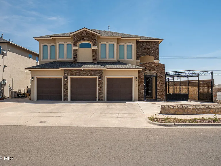 1126 Ismael Robels Way — Photo 2