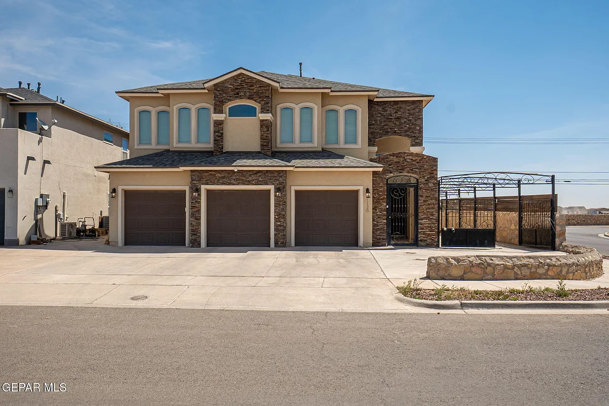 Building Photo - 1126 Ismael Robels Way