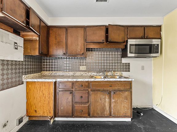 4th image of 1021 Archer Ave