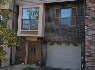 658 Woodcrest Dr, Pittsburgh, PA 15205