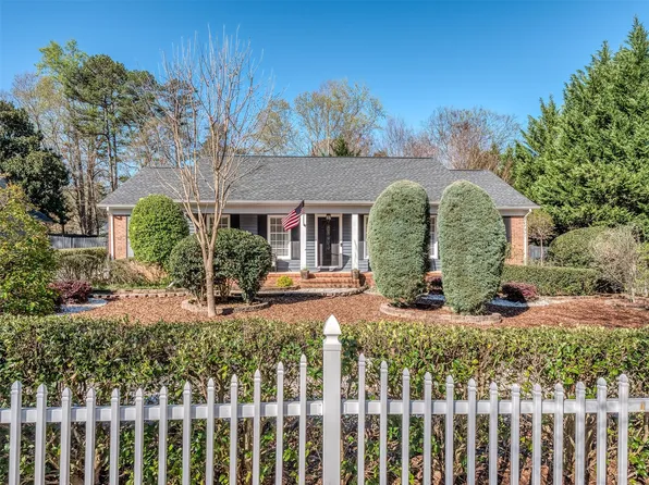 9618 Covedale Dr, Charlotte, NC 28270