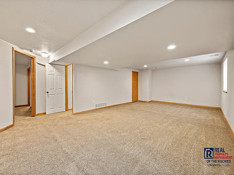 437 Radiant Dr — Photo 10