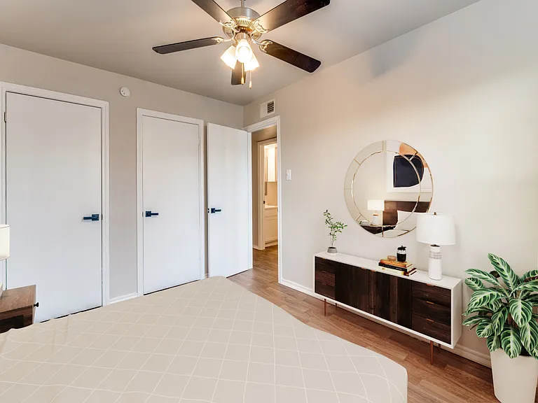 Crest River District Apartments — Photo 14