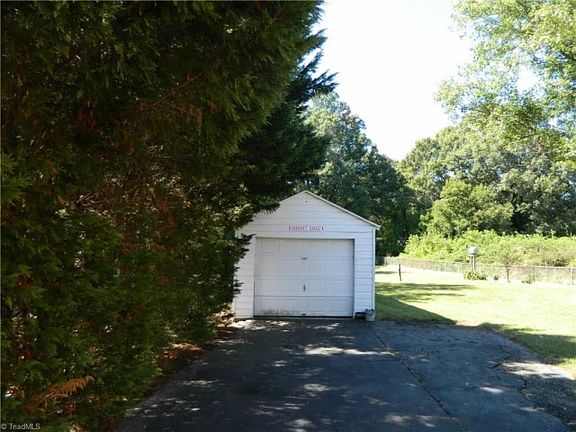 3rd image of 1528 Willomore St