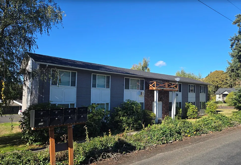 3 bed, 1050 sqft, $1,800 — Photo 1