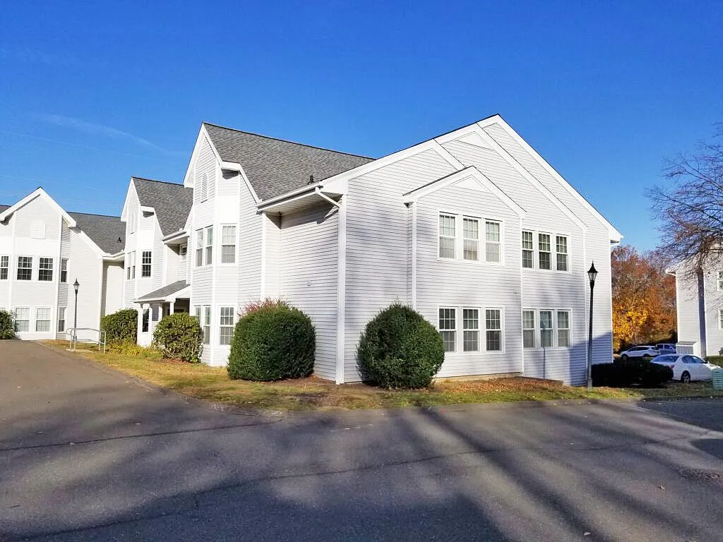 1 bed, 887 sqft, $2,100 — Photo 2