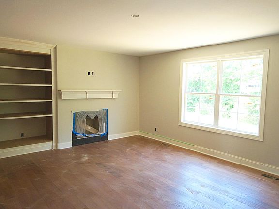 5th image of 568 Parkvue Village Way