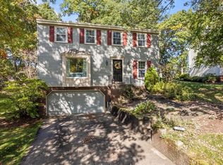 104 Parliament Dr, Coraopolis, PA 15108