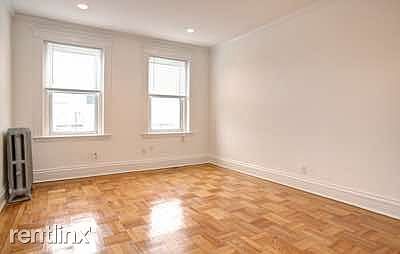 032QueensburyLivingRoom-1_thumb