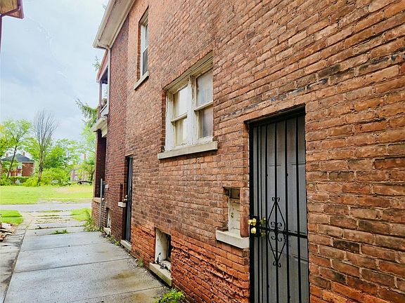 4th image of 3232 Sturtevant St