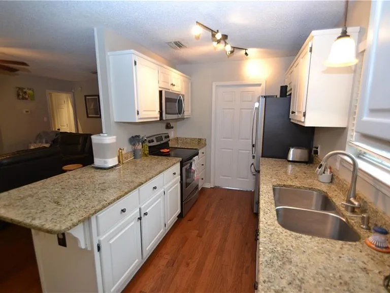 964 Linlen Ave — Photo 2