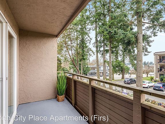 4th image of 1546 NE 177th St APT 305