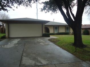 3007 Green Valley Ln, Arlington, TX 76014