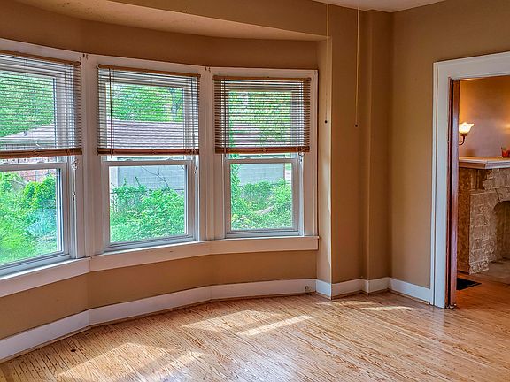 4th image of 4534 Riverview Ave