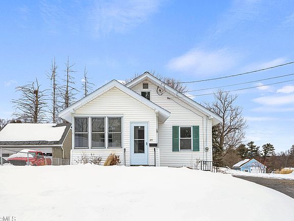 2nd image of 20 Crystal St