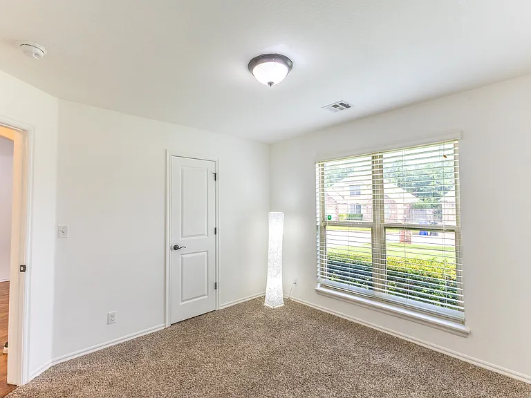 1301 W Elmira Pl — Photo 36