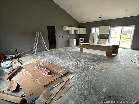 3rd image of 609 E Walnut Street