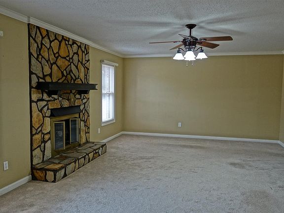 3rd image of 1202 Bush Dr SE