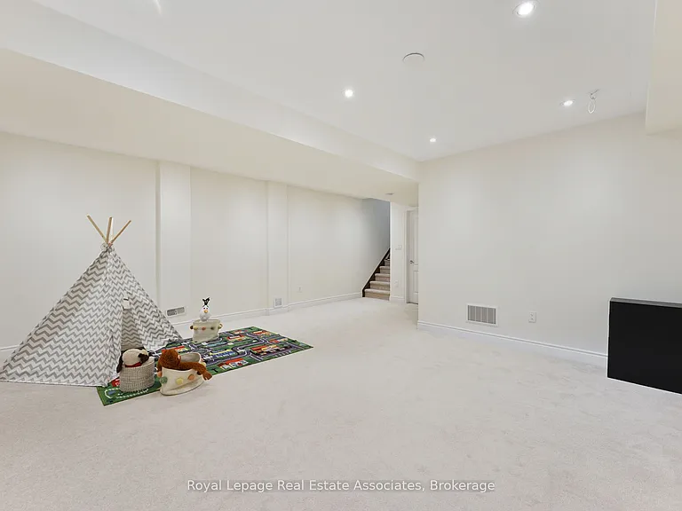 41 Mazarine Ln — Photo 27