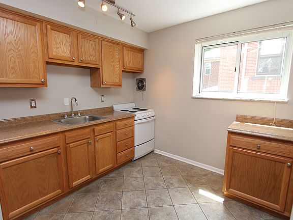3rd image of 6618 Dalzell Pl #2